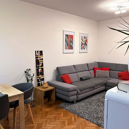 Mm Split Apartment - 5 Min By Car To The Beach & City Center - Free Public Parking 外观 照片