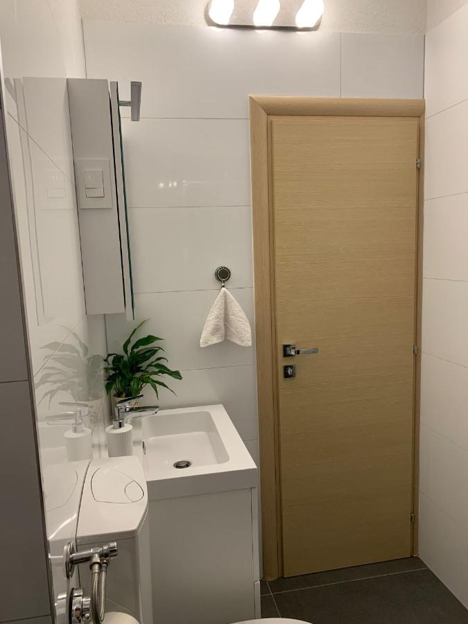 Mm Split Apartment - 5 Min By Car To The Beach & City Center - Free Public Parking 外观 照片