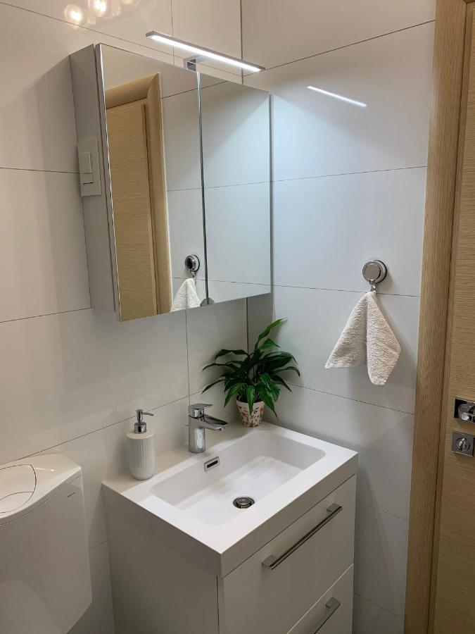 Mm Split Apartment - 5 Min By Car To The Beach & City Center - Free Public Parking 外观 照片