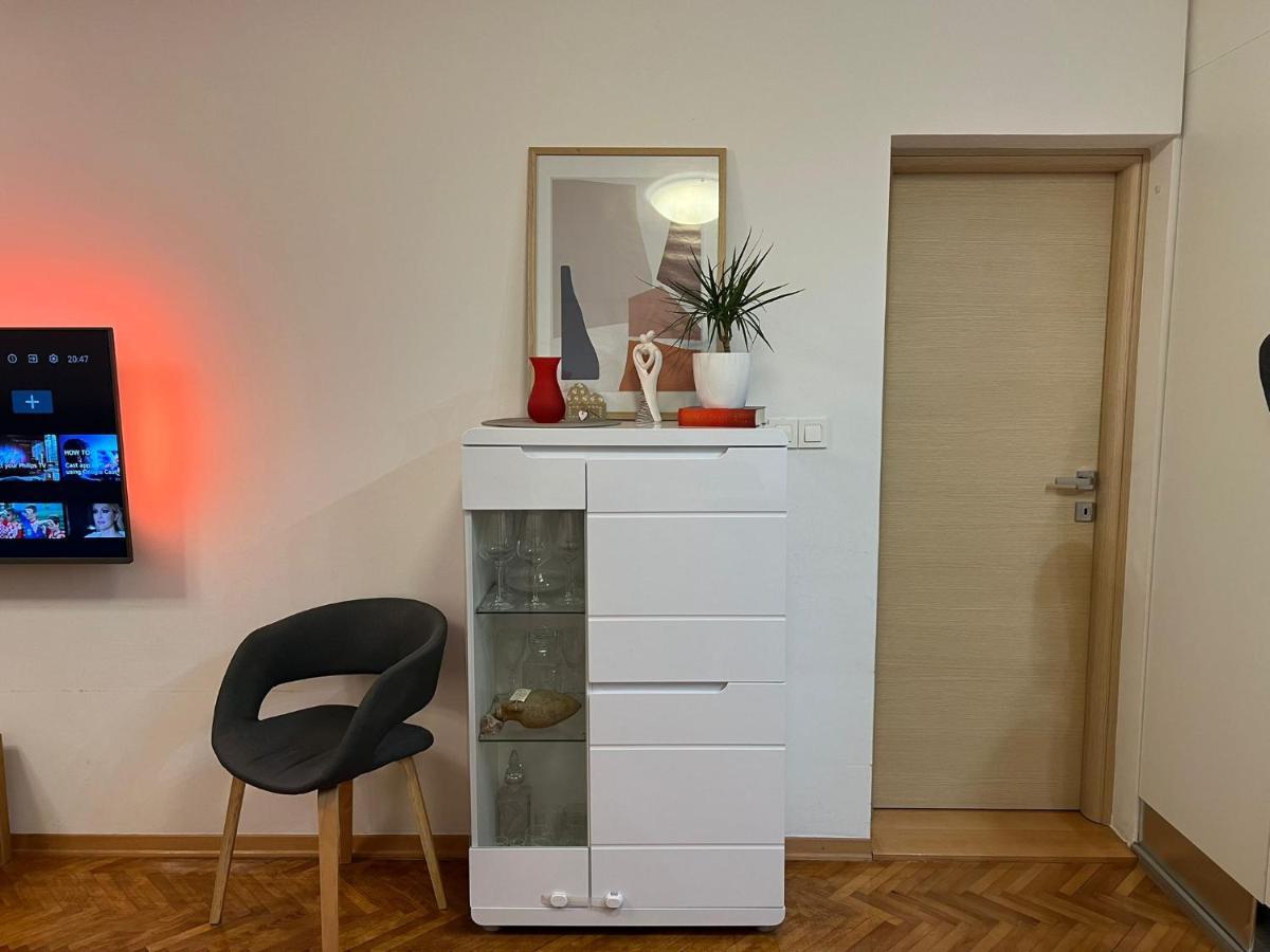 Mm Split Apartment - 5 Min By Car To The Beach & City Center - Free Public Parking 外观 照片