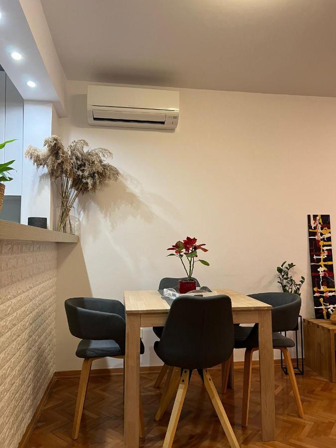 Mm Split Apartment - 5 Min By Car To The Beach & City Center - Free Public Parking 外观 照片