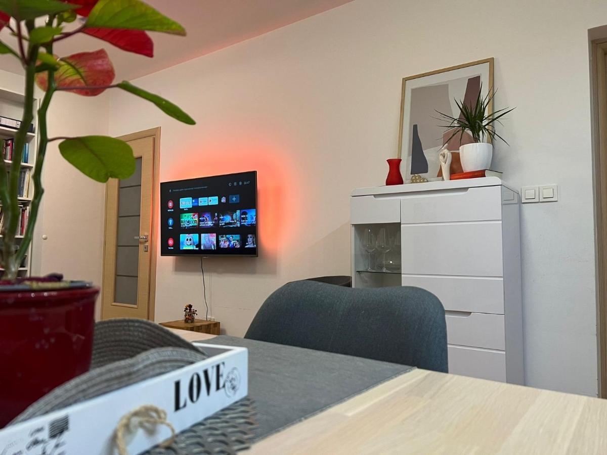 Mm Split Apartment - 5 Min By Car To The Beach & City Center - Free Public Parking 外观 照片