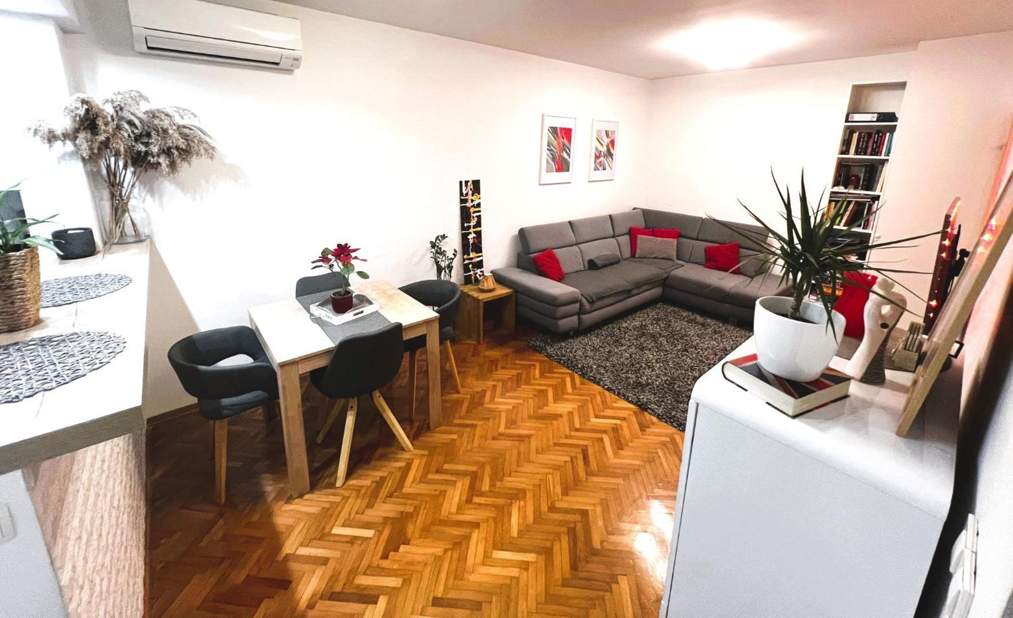 Mm Split Apartment - 5 Min By Car To The Beach & City Center - Free Public Parking 外观 照片