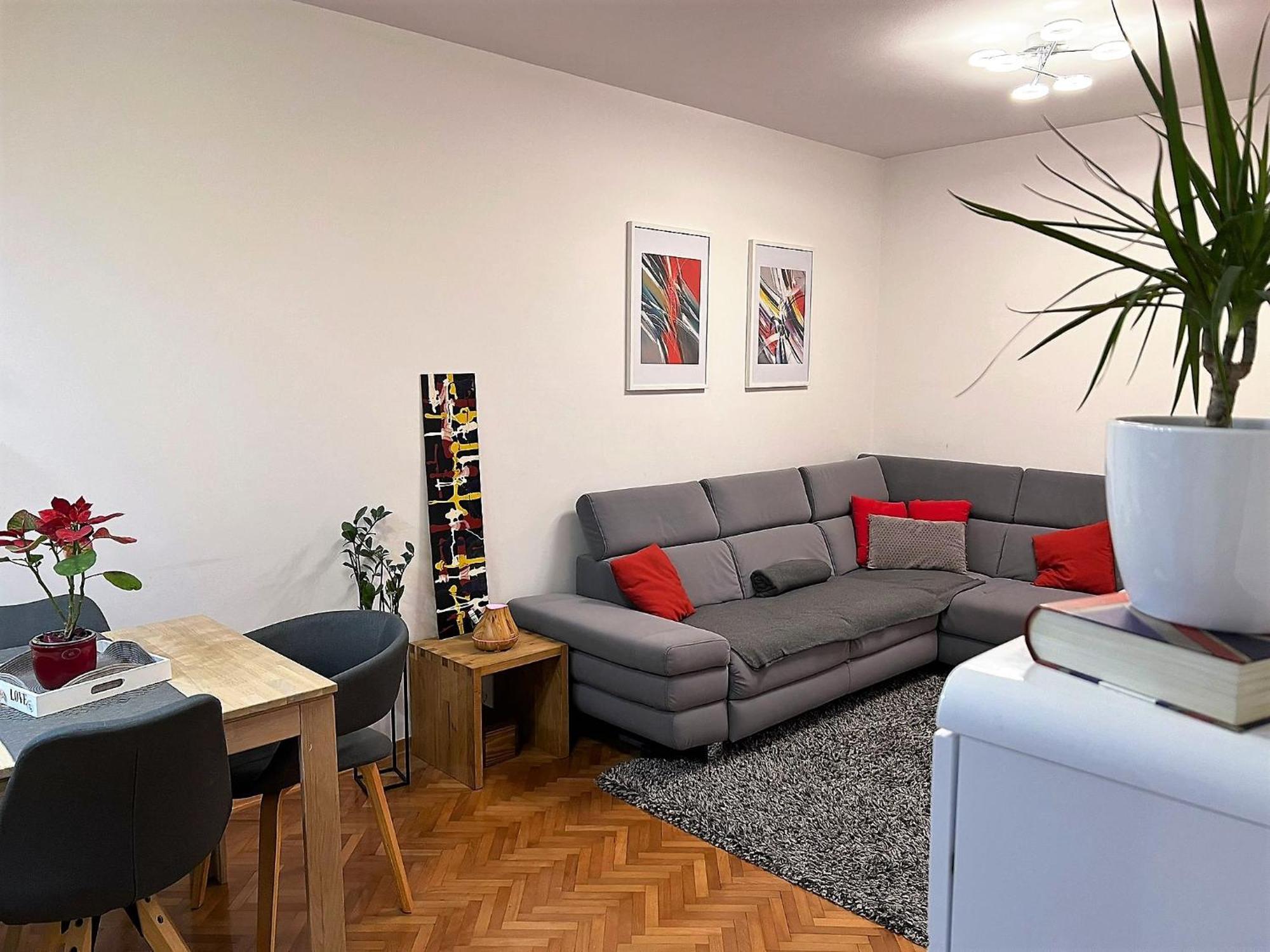 Mm Split Apartment - 5 Min By Car To The Beach & City Center - Free Public Parking 外观 照片
