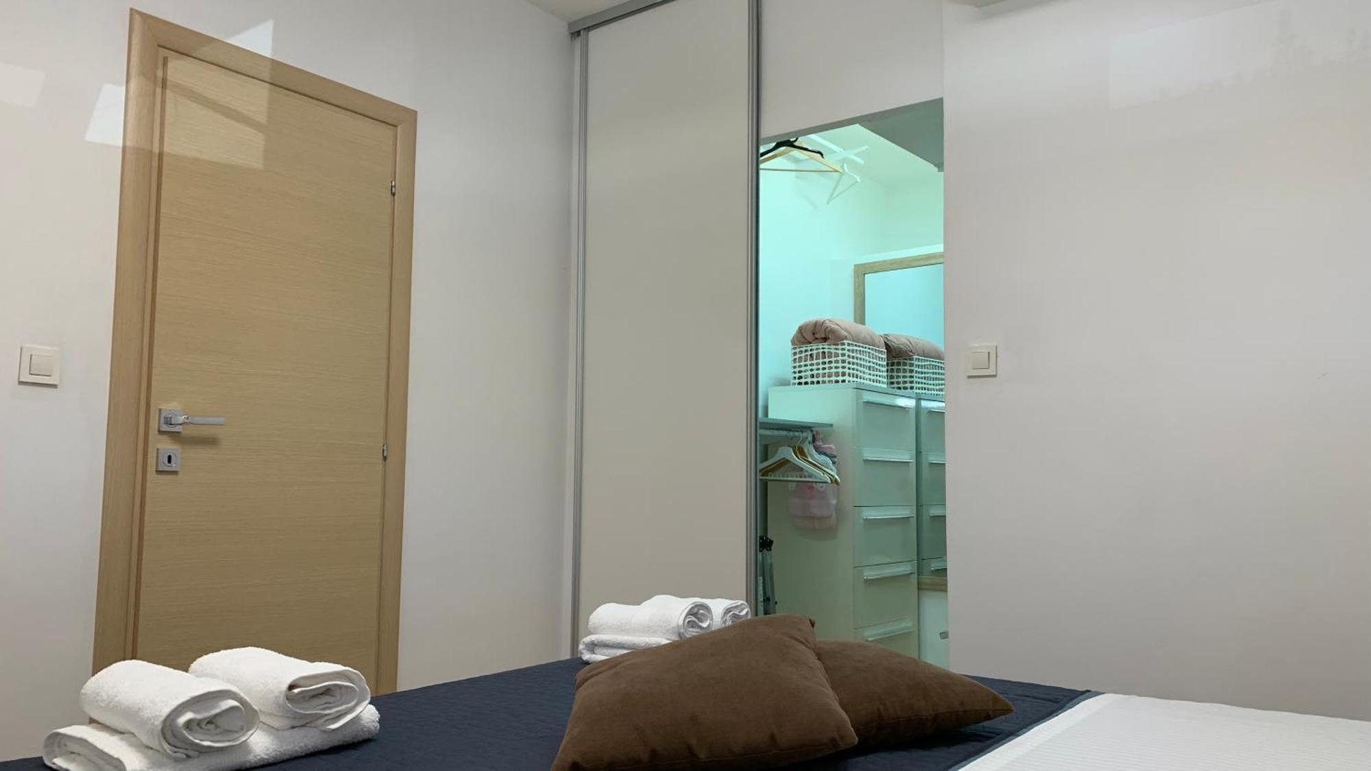Mm Split Apartment - 5 Min By Car To The Beach & City Center - Free Public Parking 外观 照片